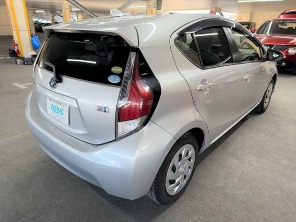2015 Toyota Aqua - Image 3
