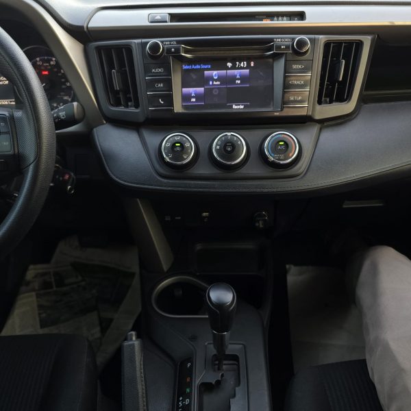 2017 Toyota Rav4 LHD - Image 8